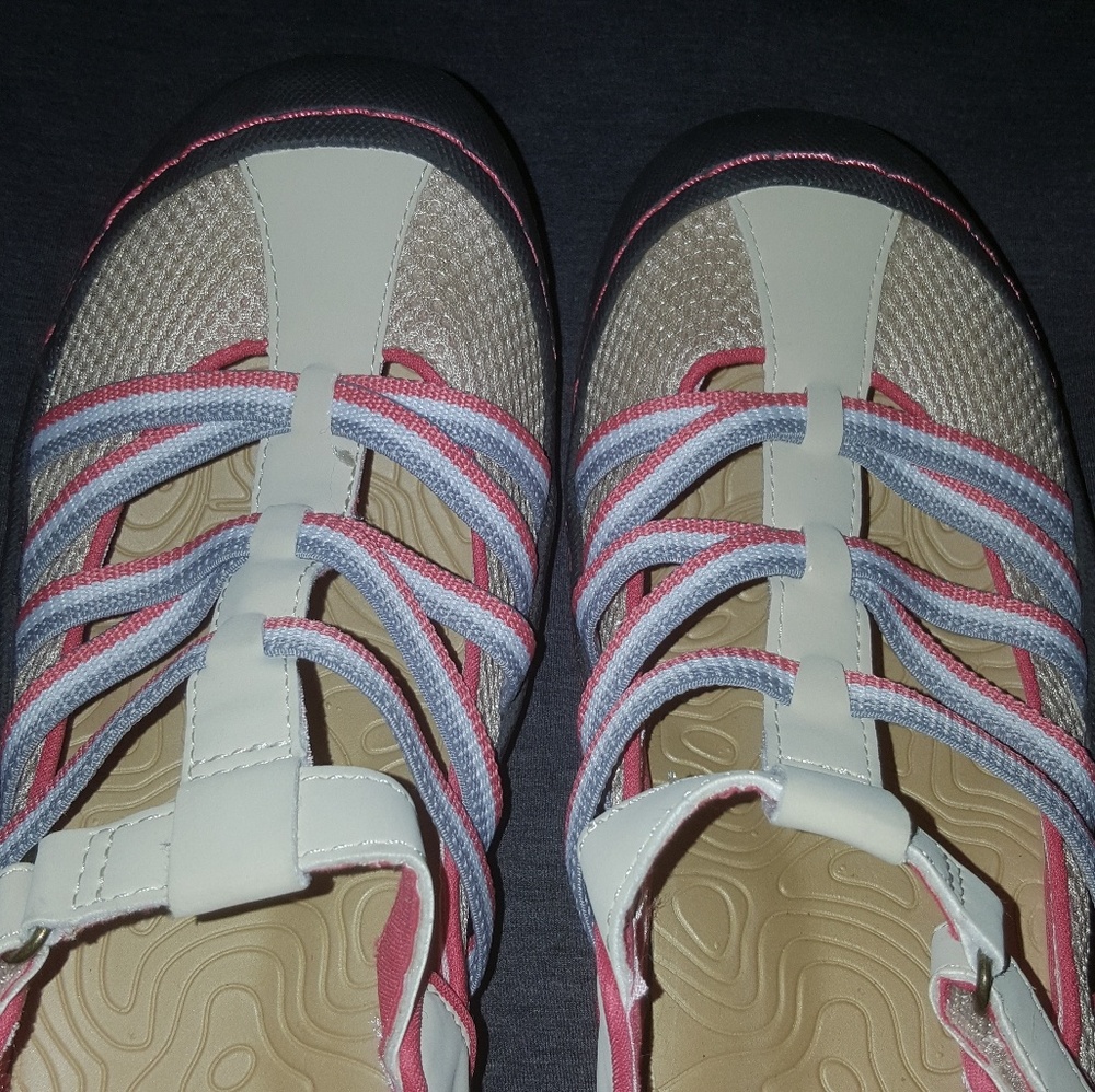 JAMBU EXCELLENT CONDITION 8.5